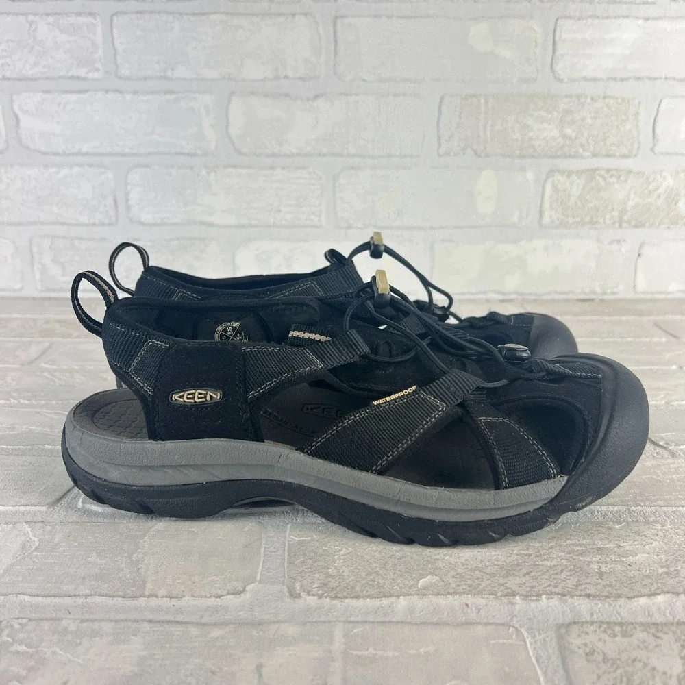 KEEN Closed Toe Water Sandal Mens 10 Black Waterproof Hiking Trail Venice H2 43